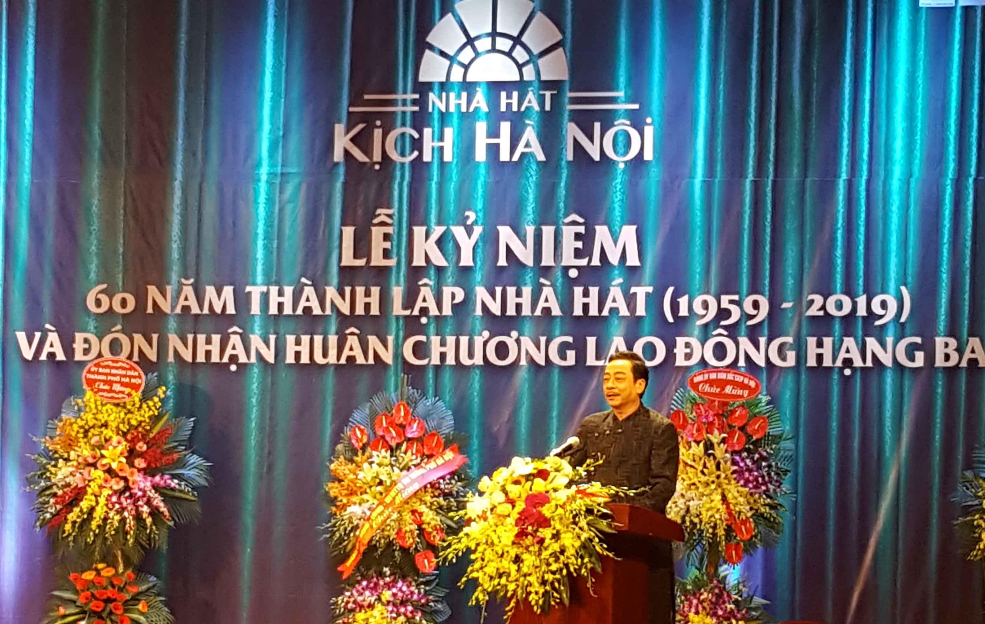 Sự kiện - Dàn nghệ sĩ gạo cội rộn ràng trong lễ kỷ niệm 60 năm Nhà hát Kịch Hà Nội (Hình 3).