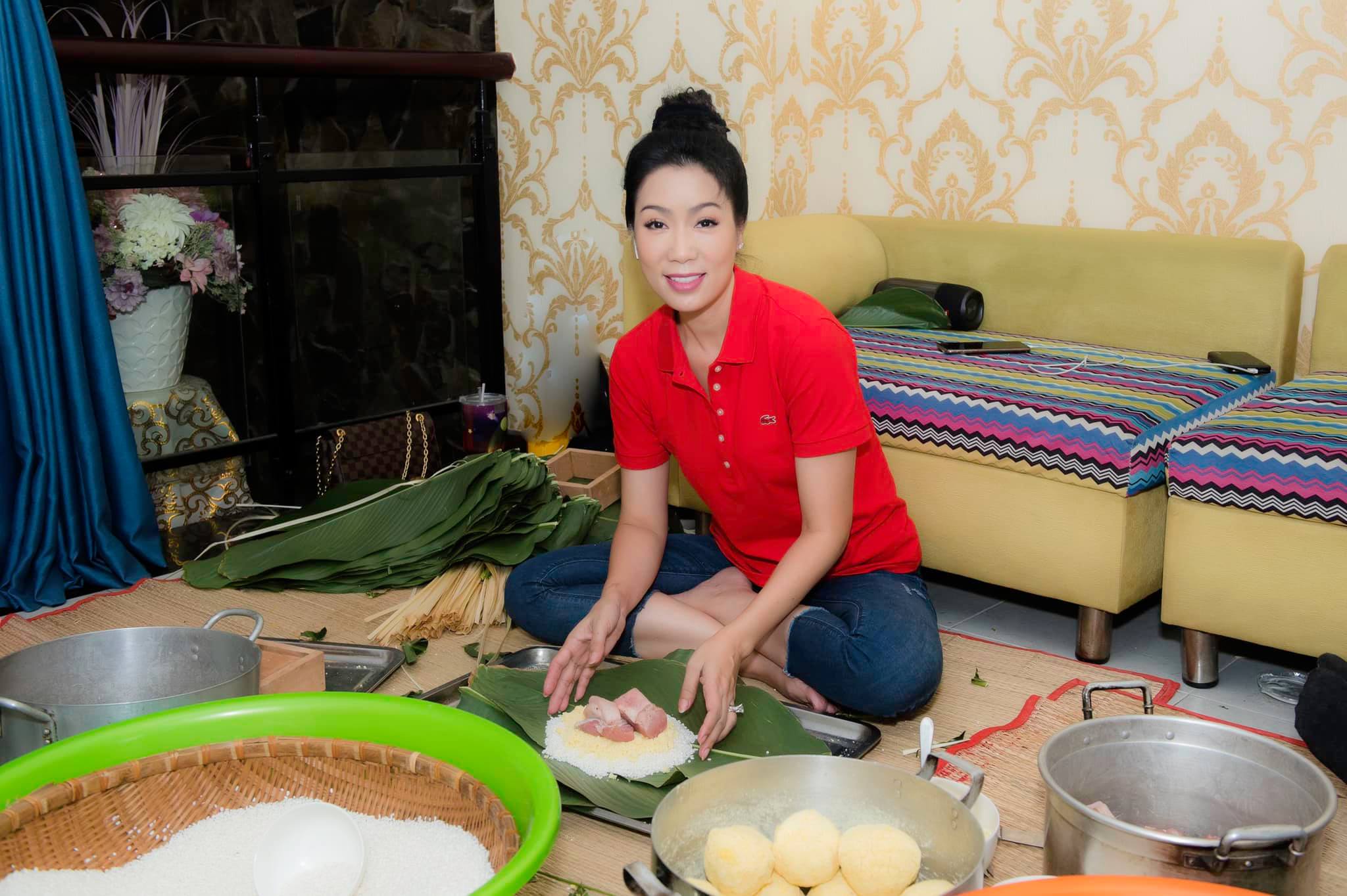 Ngôi sao - Tuấn Hưng, Hoa hậu Hà Kiều Anh trổ tài gói hàng trăm bánh chưng đón Tết Canh Tý (Hình 11).