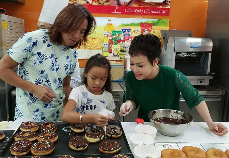 Ngôi sao - Chân dung người đàn ông trúng 'ngải' yêu của Việt Hương chỉ vì nửa hộp cơm (Hình 8).