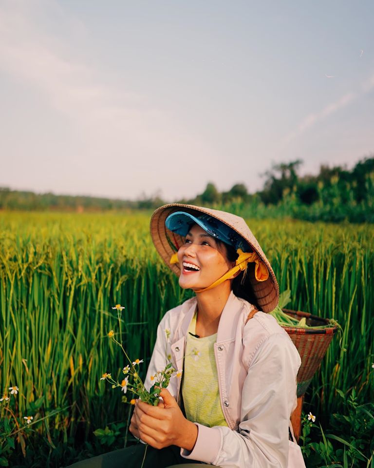 Ngôi sao - Bị giục cưới, Hoa hậu H’hen Niê bất ngờ tiết lộ thời điểm kết hôn với bạn trai (Hình 3).