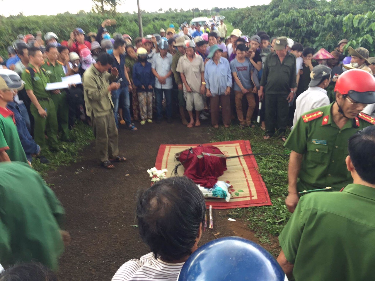 Ph&aacute;p luật - Gia Lai: Khởi tố vụ &aacute;n chồng s&aacute;t hại vợ rồi nhảy giếng tự tử (H&igrave;nh 2).