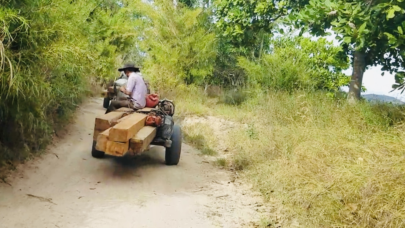 Hồ sơ điều tra - Gia Lai: 'Lâm tặc' ngang nhiên vận chuyển gỗ lậu đi qua trạm quản lý rừng (Hình 3).