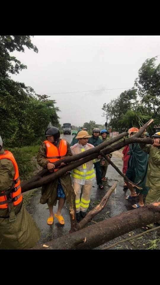 Tin nhanh - Gia Lai: Mưa lớn, gió mạnh, tường sập đè một người bị thương nặng (Hình 2).