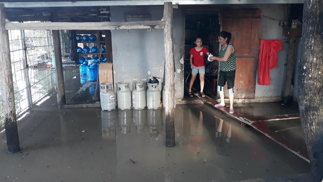 Tin nhanh - Thủy điện xả lũ nhiều địa phương bị ngập, hàng trăm hộ dân phải di dời (Hình 4).