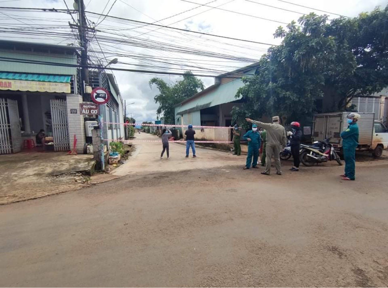 An ninh - Hình sự - Năm thanh niên trốn lên đồi thông nhậu bị phạt 50 triệu đồng 