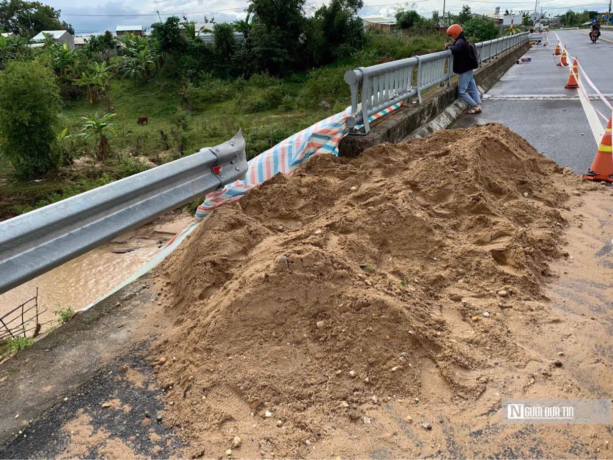 Dân sinh - Kon Tum: Cầu trên đường nghìn tỷ chưa nghiệm thu đã nứt toác  (Hình 3).