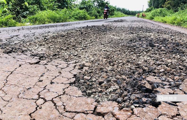 Dân sinh - Gia Lai: Đường 140 tỷ đồng chưa nghiệm thu đã “nát như tương'