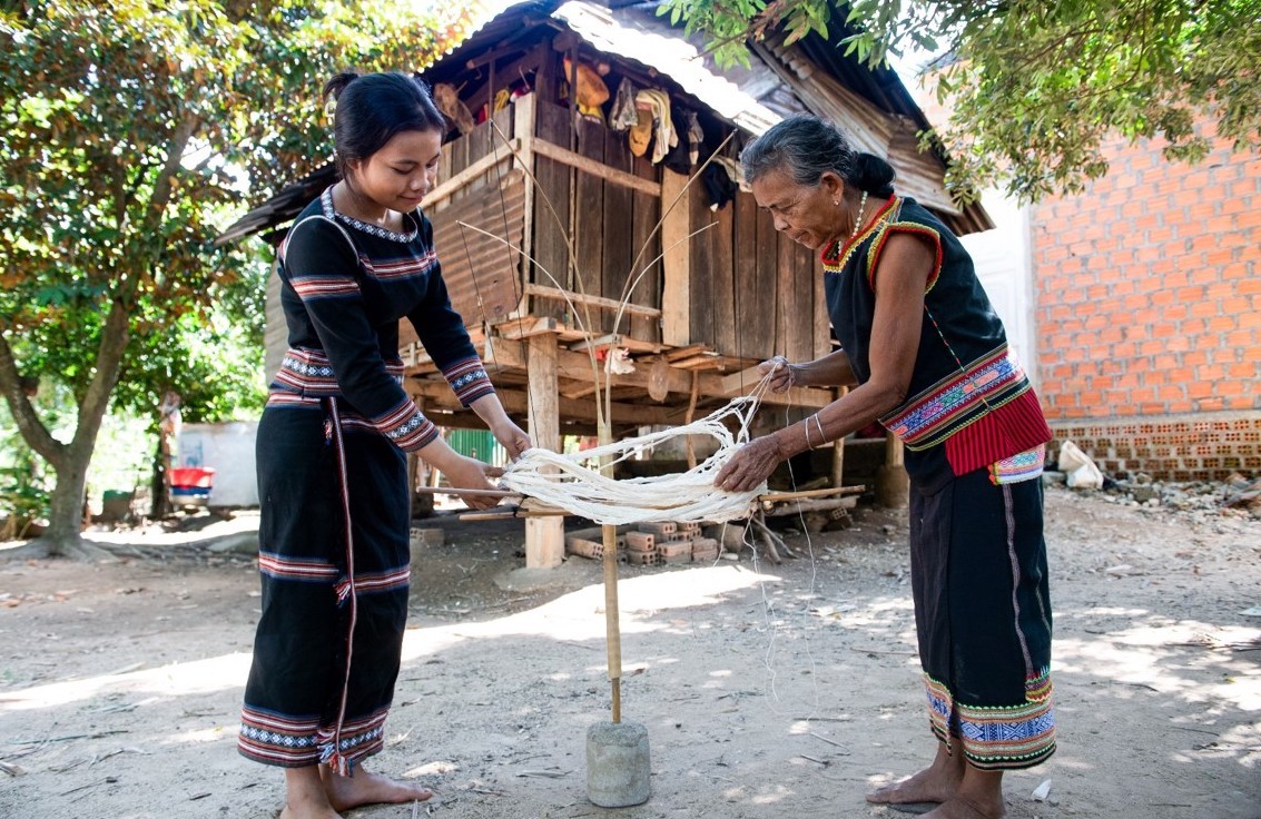 Văn hoá - Nâng tầm sắc màu thổ cẩm Ba Na  (Hình 3).