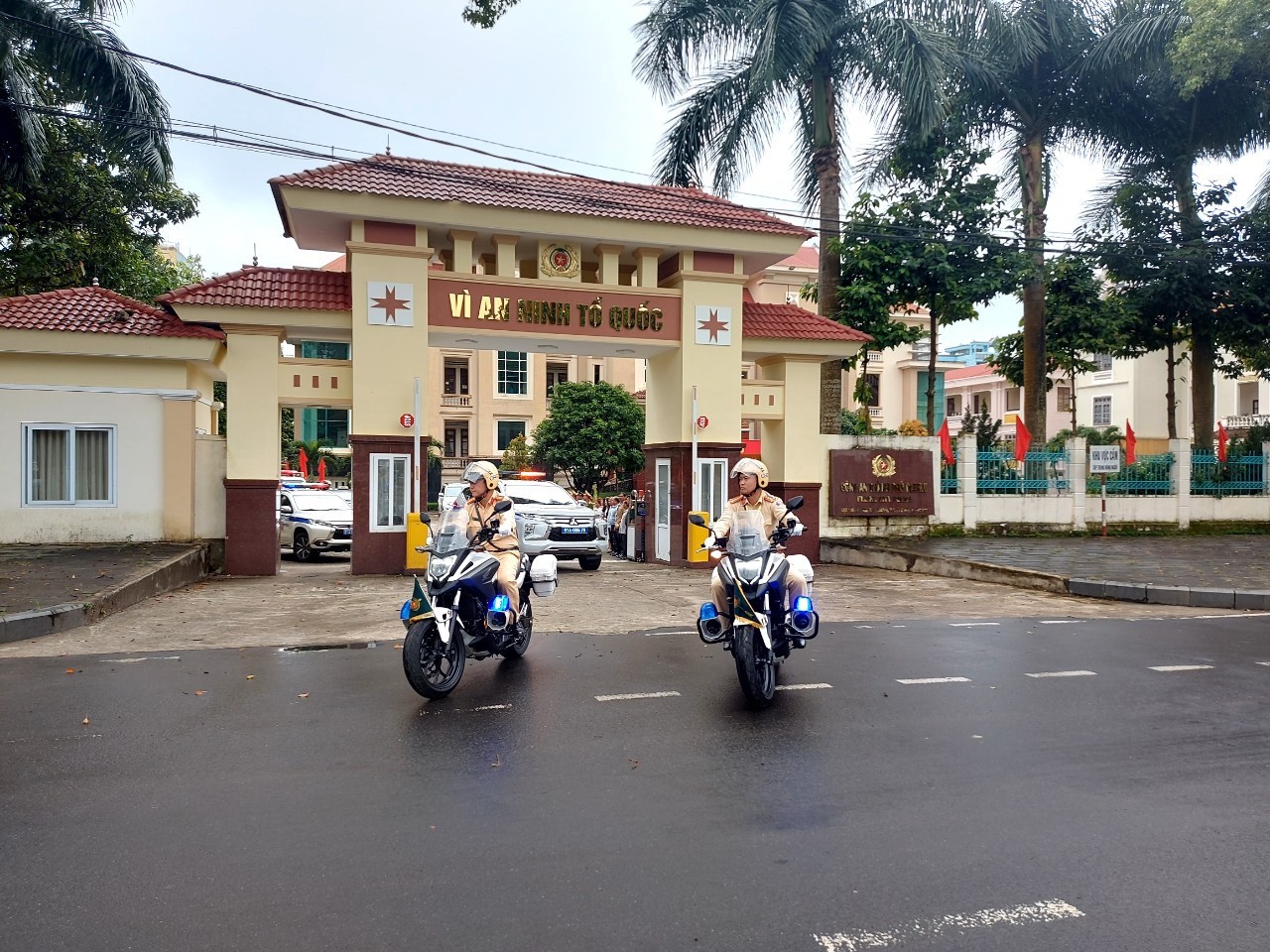 An ninh - Hình sự - Gia Lai: Ra quân tổng kiểm soát ô tô vận tải, container và xử lý vi phạm nồng độ cồn, tốc độ  (Hình 2).