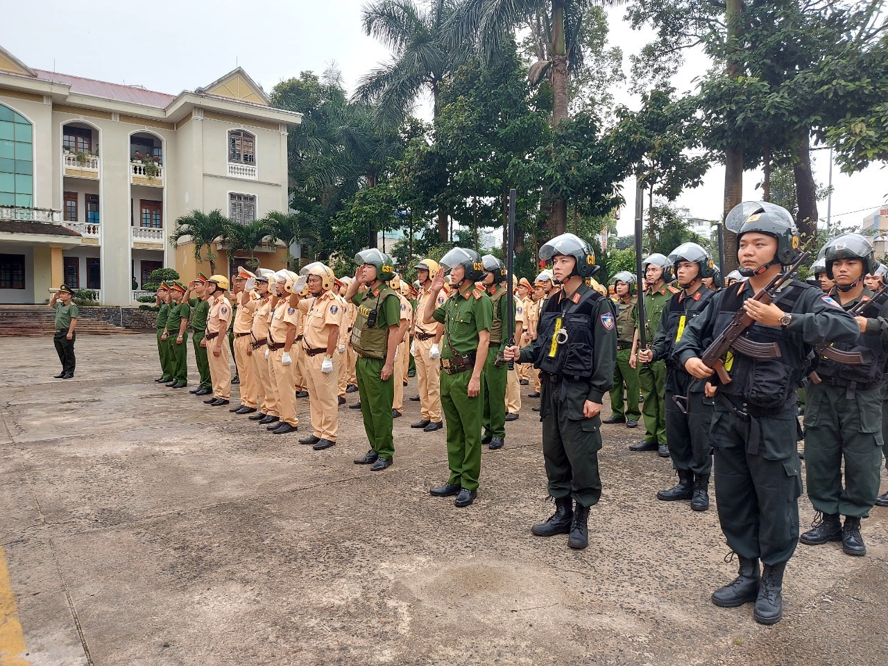 An ninh - Hình sự - Gia Lai: Ra quân tổng kiểm soát ô tô vận tải, container và xử lý vi phạm nồng độ cồn, tốc độ 