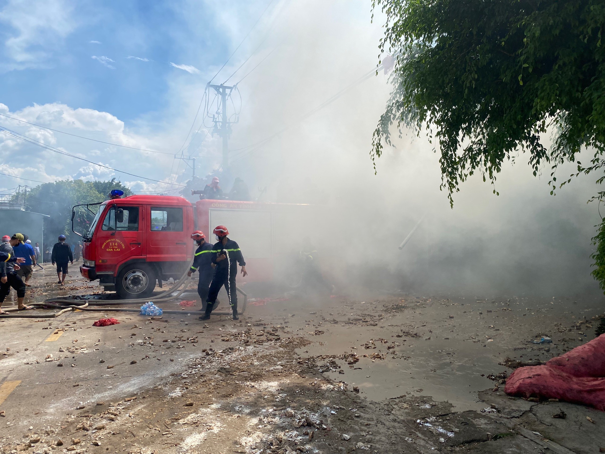 Dân sinh - Gia Lai: Cháy lớn kho nông sản ở huyện Phú Thiện (Hình 5).