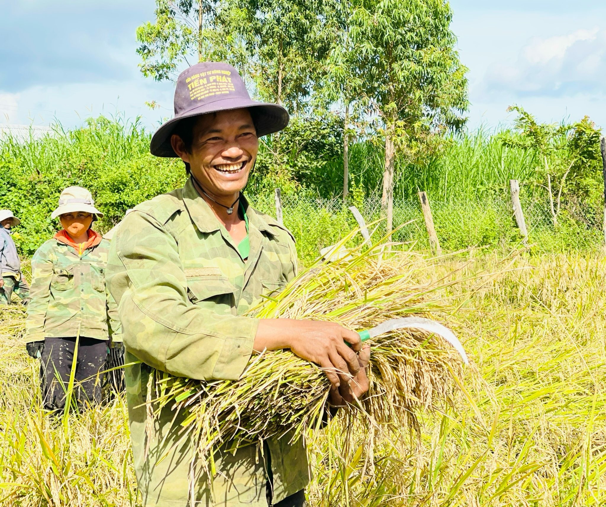 Dân sinh - Người nông dân hồi sinh vùng 'đất khát” (Hình 2).