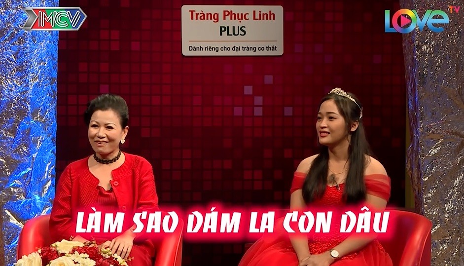 Giải trí - Clip: Con dâu dữ dằn, đánh chồng tím mặt khiến mẹ chồng sững sờ (Hình 3).