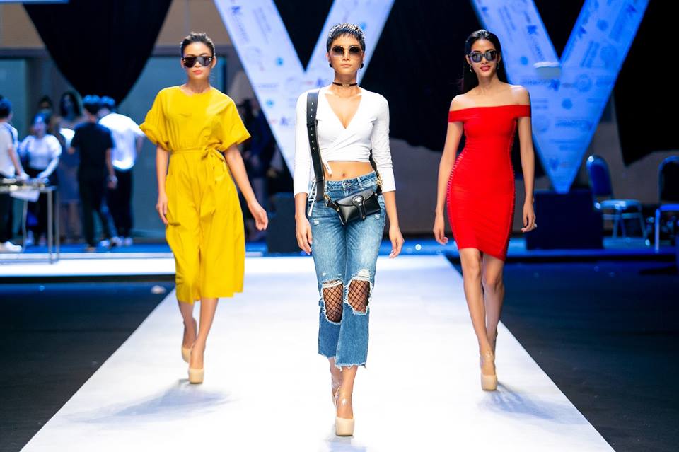 Clip: H’Hen Niê, Hoàng Thùy, Mâu Thủy catwalk thần sầu trên sàn runway