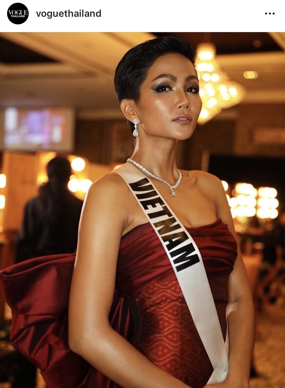 Giải trí - Clip: Màn catwalk 'cực đỉnh' của H'Hen Niê ở Miss Universe 2018