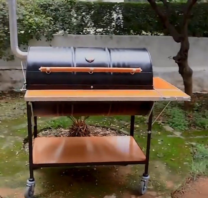 Giải trí - Clip: Độc đáo lò nướng BBQ làm từ thùng phuy 200 lít