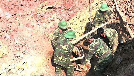 Tin nhanh - Quảng Trị: Phát hiện quả bom nặng hơn 2 tạ trong trường học