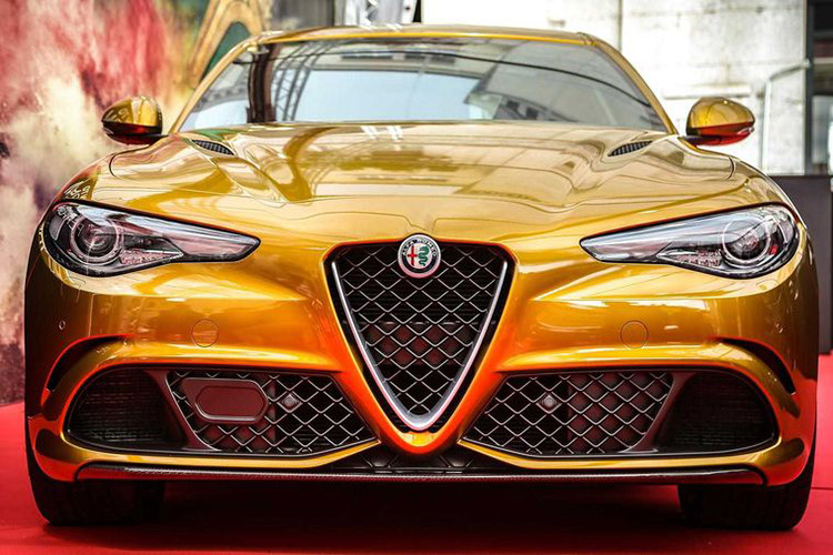 Sản phẩm - Chiêm ngưỡng siêu xe Alfa Romeo Giulia với màu sơn Ochre cực chất (Hình 2).