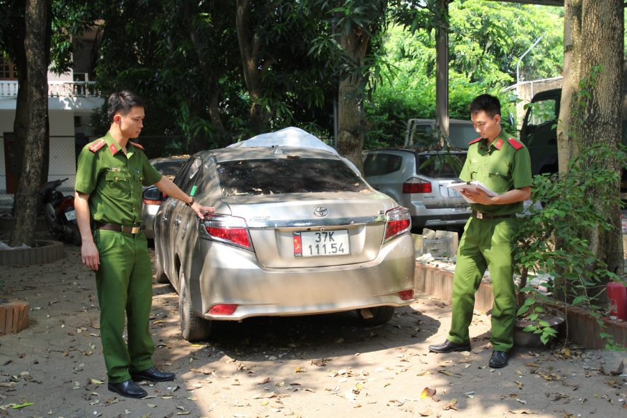 Pháp luật - Khởi tố kẻ bán ô tô rồi đưa chìa khóa cho em trai đi trộm lại (Hình 3).