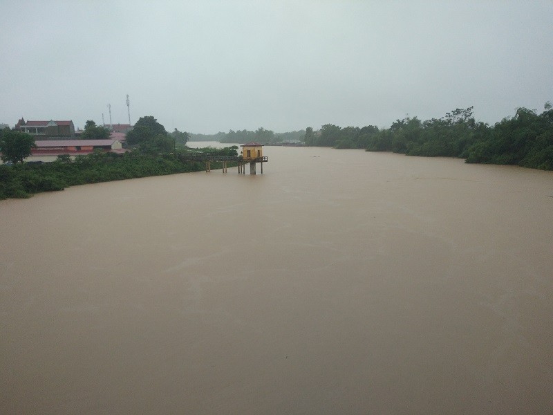 Xã hội - Thanh Hóa: Tràn đê sông Bưởi, hàng nghìn hộ dân sơ tán khẩn cấp