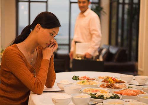 Đ&agrave;n &ocirc;ng đến người y&ecirc;u chẳng bao dung nổi, tư c&aacute;ch g&igrave; v&ugrave;ng vẫy biển khơi?