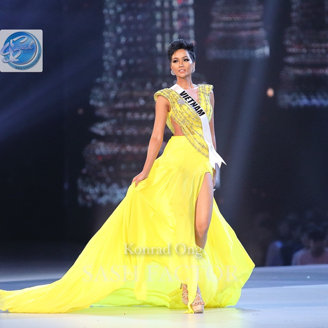 Sự kiện - Bán kết Miss Universe 2018: H'Hen Niê hất váy đầy duyên dáng, người đẹp Ấn Độ gặp sự cố lộ ngực (Hình 5).