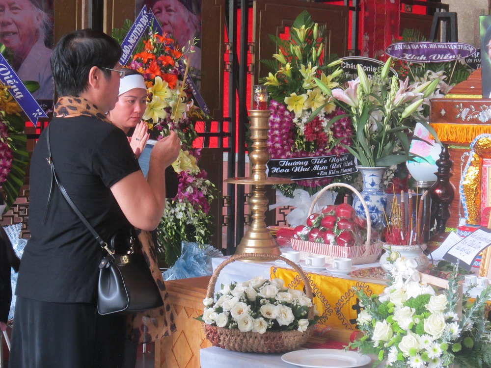 Giải trí - Nhà thơ Thanh Tùng của 'Thời hoa đỏ': Rơi nước mắt thay lời từ biệt trước khi mất (Hình 5).