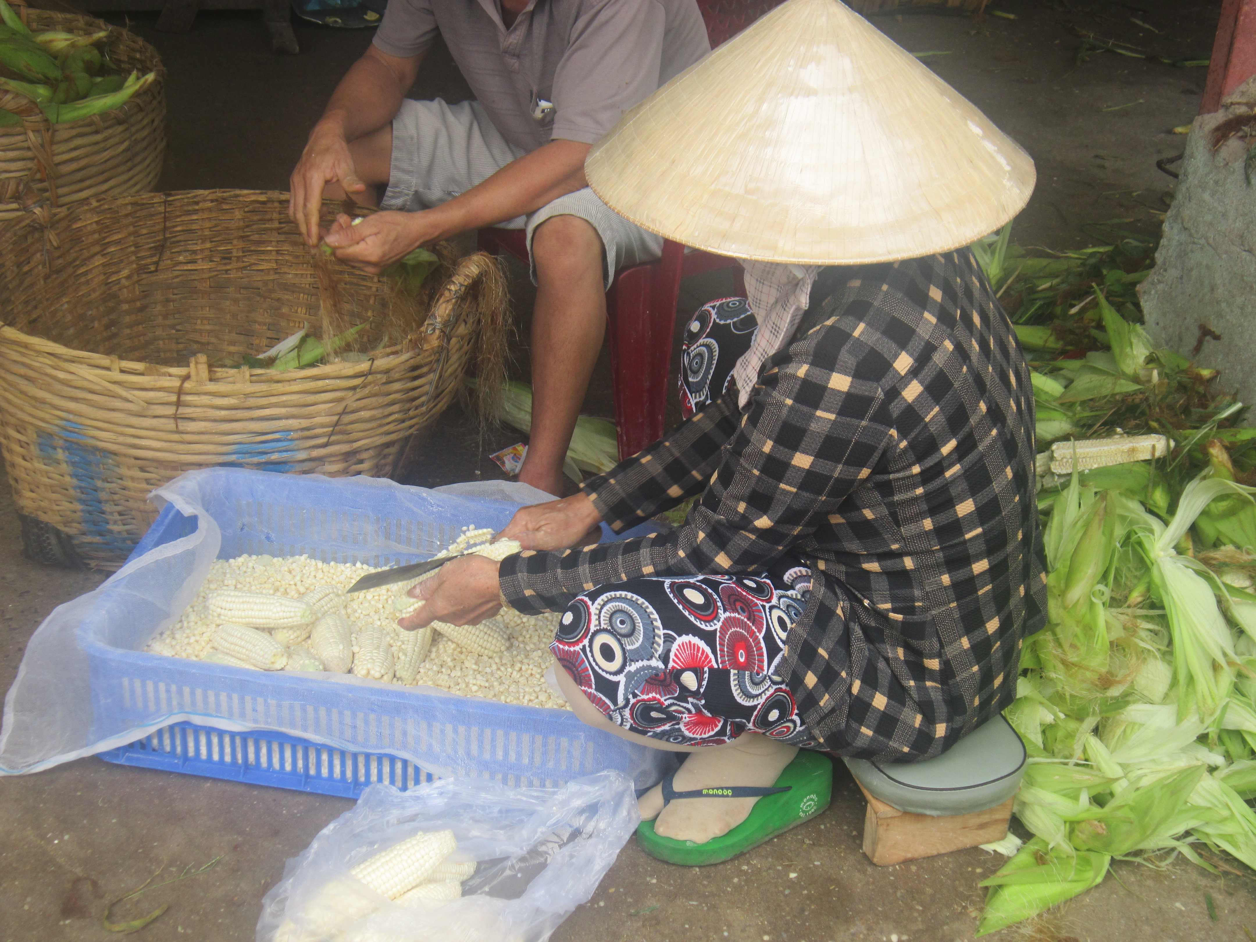 Dân sinh - Độc đáo chợ bắp lớn nhất Sài thành (Hình 7).