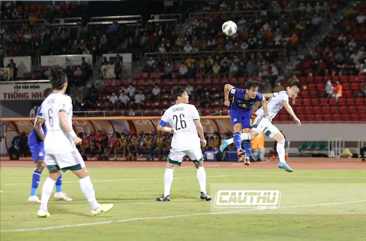 Bóng đá Việt Nam - Văn Toàn giải hạn, HAGL khiến Jeonbuk phải chia điểm