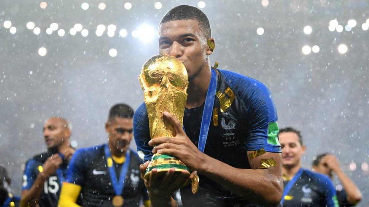 Giải khác - Mbappe thừa nhận ở lại PSG vì… lời tổng thống và thể diện nước Pháp (Hình 2).