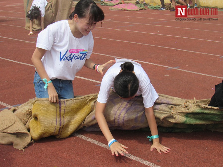 Đời sống - Chùm ảnh: Xuân Bắc cùng nhiều nghệ sĩ 'cháy' hết mình trong giải chạy sắc màu (Hình 10).