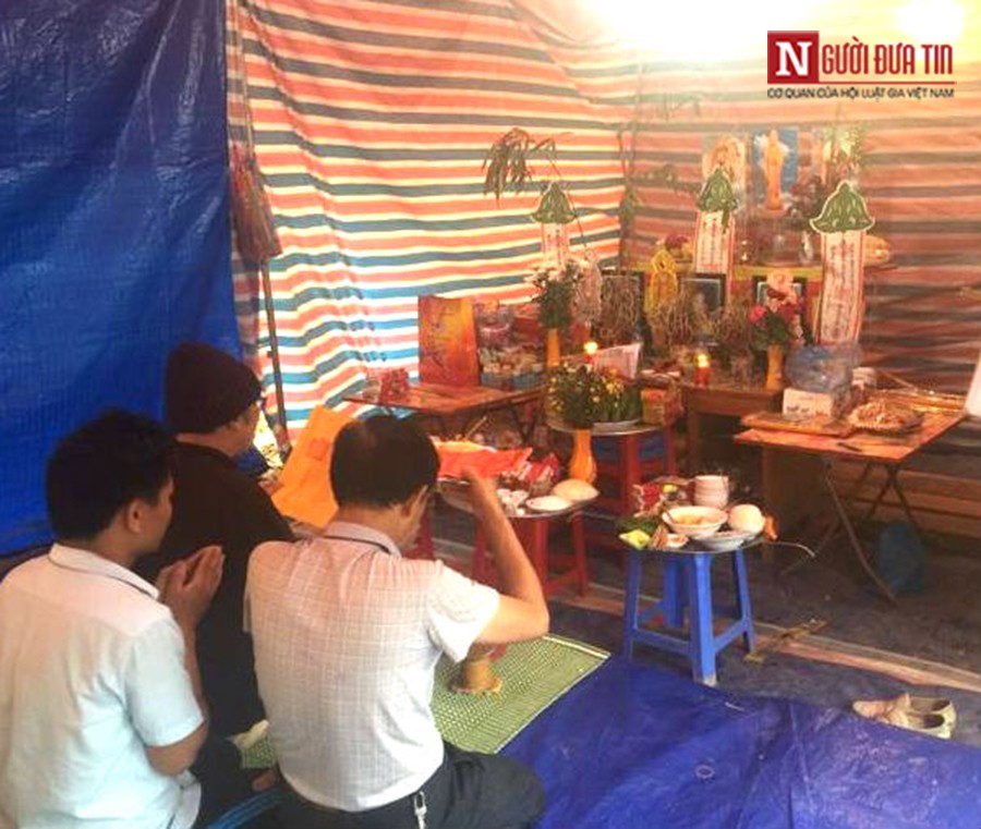 Đời sống - Mù Cang Chải sau lũ dữ: Bàn thờ 3 di ảnh và giọt nước mắt chia ly đầy xót xa (Hình 6).