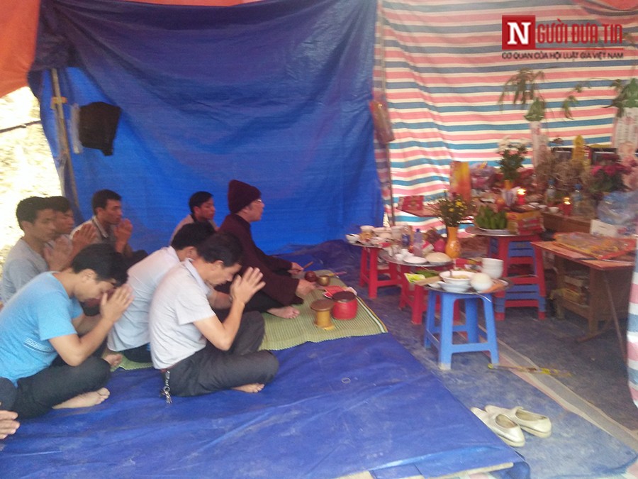 Đời sống - Mù Cang Chải sau lũ dữ: Bàn thờ 3 di ảnh và giọt nước mắt chia ly đầy xót xa (Hình 7).