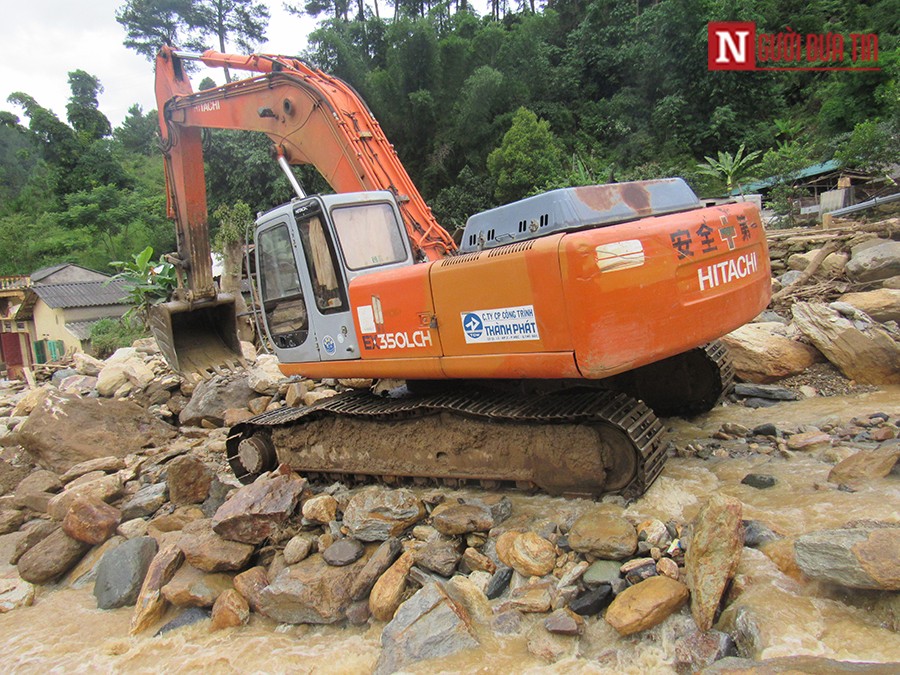 Đời sống - Mù Cang Chải sau lũ dữ: Bàn thờ 3 di ảnh và giọt nước mắt chia ly đầy xót xa (Hình 12).