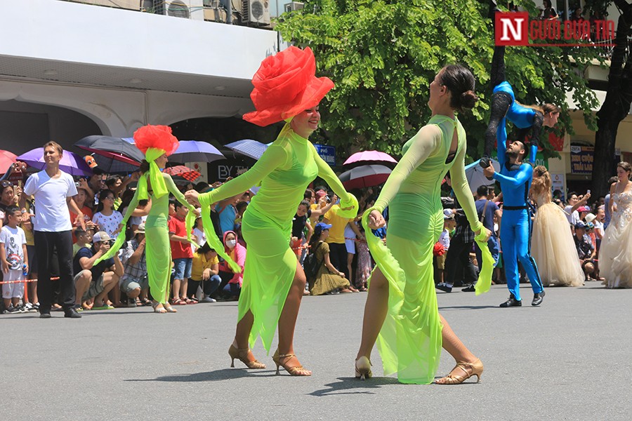 Văn hoá - Lễ hội Carnival: Ngẩn ngơ trước nhan sắc của các vũ công (Hình 2).