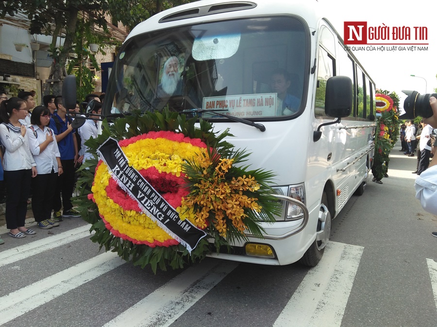 Đời sống - Hàng nghìn cô trò đứng dọc hai bên đường tiễn biệt nhà giáo Văn Như Cương  (Hình 27).