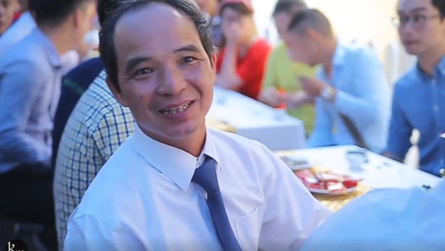 Đời sống - Bắc Giang: Khoảnh khắc bố tiễn con gái về nhà chồng khiến nhiều người rơi lệ (Hình 2).