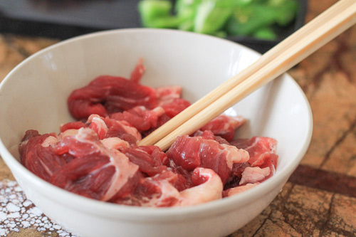 Gia đình - Món ngon mỗi ngày: Thịt bò xào rau muống ngon đúng điệu (Hình 2).