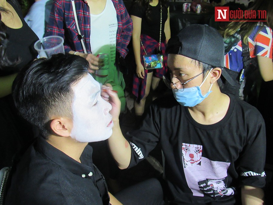 Cộng đồng mạng - Halloween 2017: Hơn 3000 bạn trẻ Hà thành cháy hết mình cùng Slim V, Soobin (Hình 12).