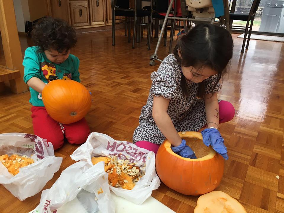 Gia đình - Mẹ Việt trên đất Canada kể chuyện đi xin kẹo đêm Halloween