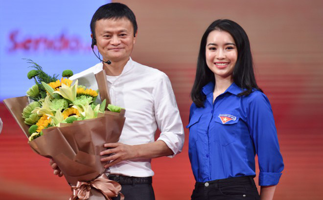 Cộng đồng mạng - Vẻ xinh đẹp của MC dẫn chương trình 'Đối thoại cùng Jack Ma' 