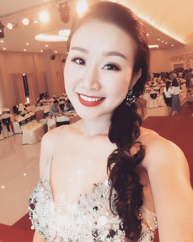 Đ&agrave;n &ocirc;ng quỳ gối l&agrave; tự hạ thấp m&igrave;nh!