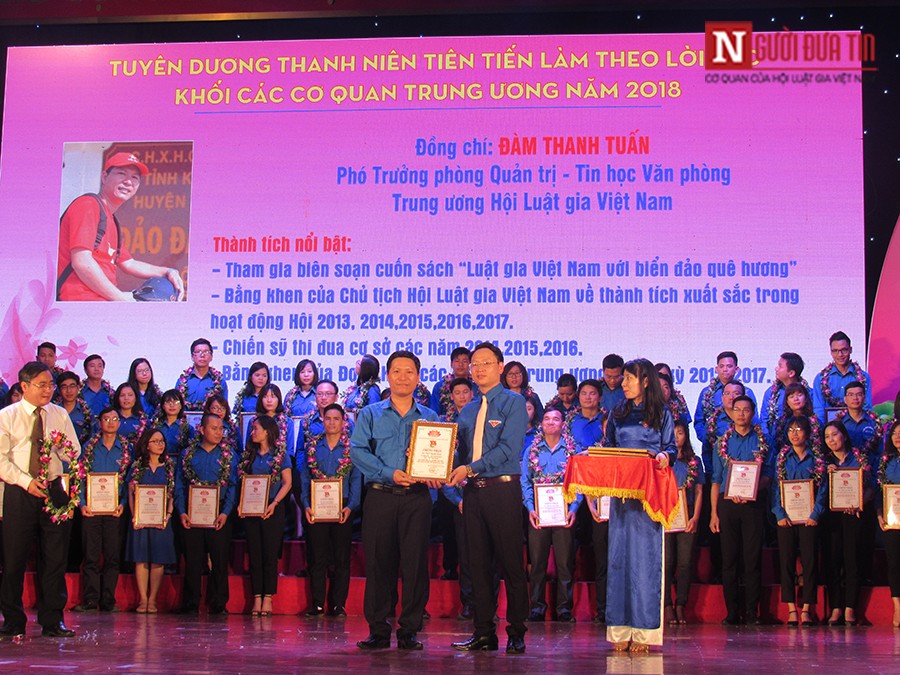 70 thanh niên vinh dự nhận danh hiệu “Thanh niên tiên tiến làm theo lời Bác” (Hình 4).