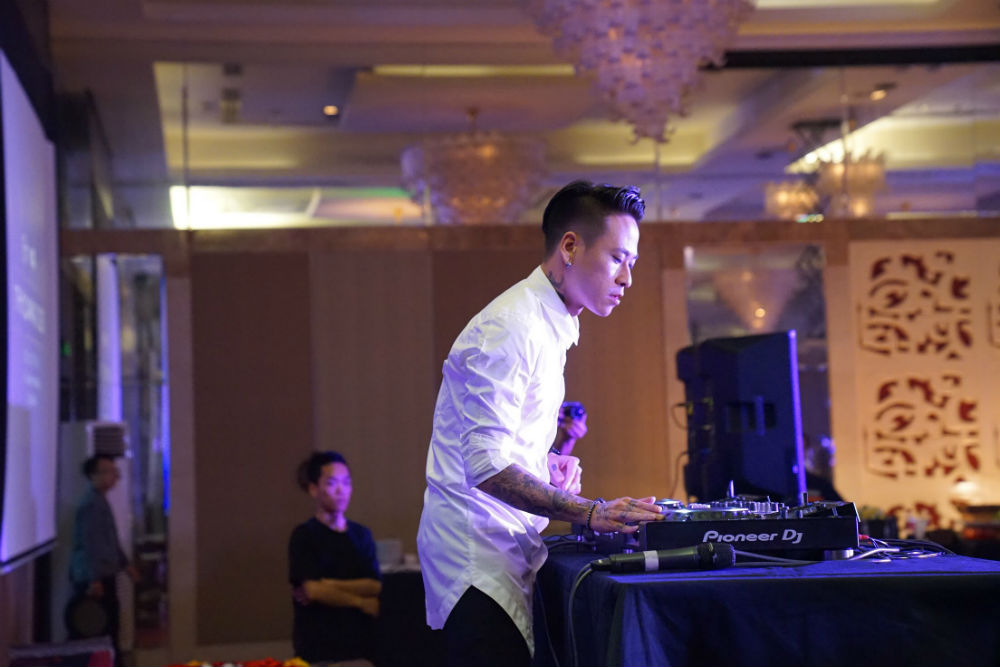 DJ Minh Trí, Justa Tee “quậy tưng” trong đêm dạ hội “The Roaring '20s” (Hình 2).