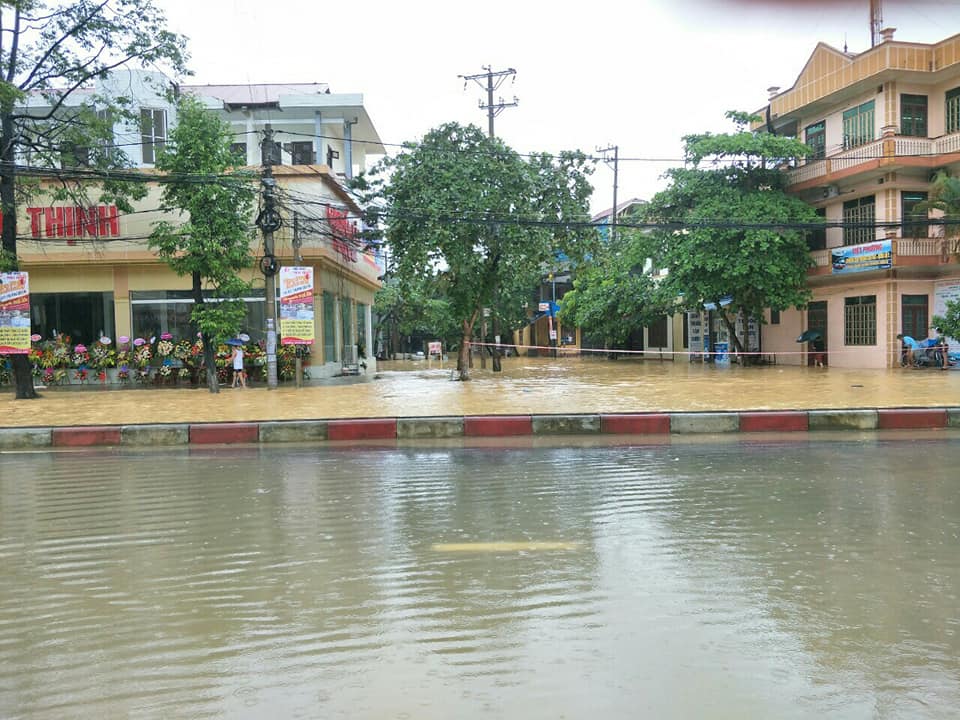 Tin nhanh - Chùm ảnh: TP.Yên Bái chìm trong biển nước  (Hình 6).