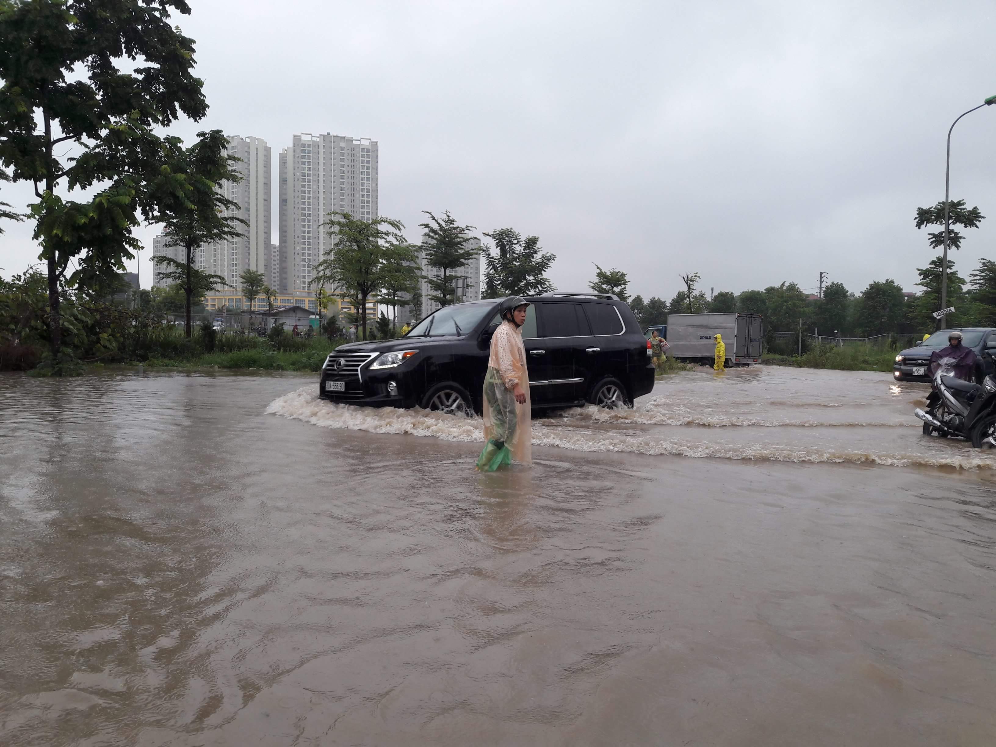 Tin nhanh - Hà Nội: CSGT thông tin về tình hình giao thông ngày ngập lụt (Hình 2).