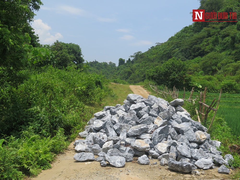 Tin nhanh - Hà Giang: Mắc màn ăn cơm để tránh ruồi (Hình 3).