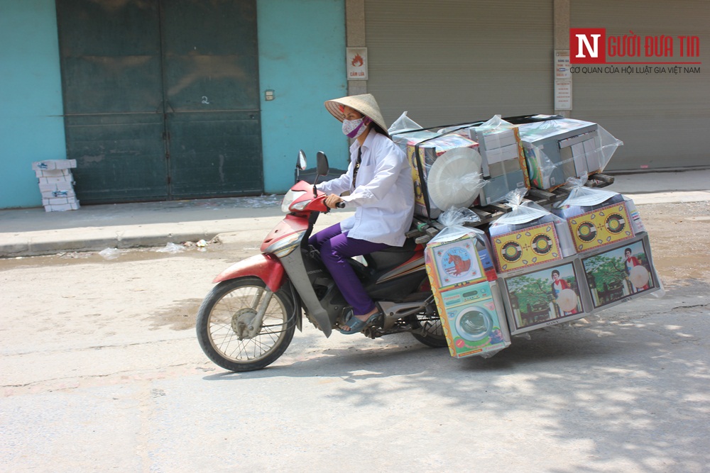 Cũng giống như nhiều làng vàng mã khác...