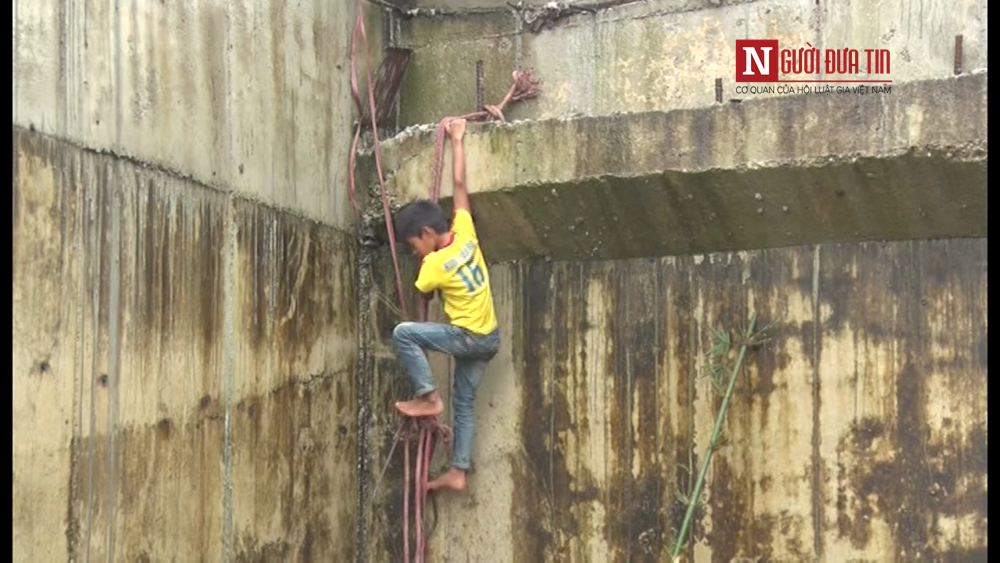 Dân sinh - Hòa Bình: Kỳ lạ xây cầu chục tỷ nhưng “quên” làm đường lên xuống (Hình 5).