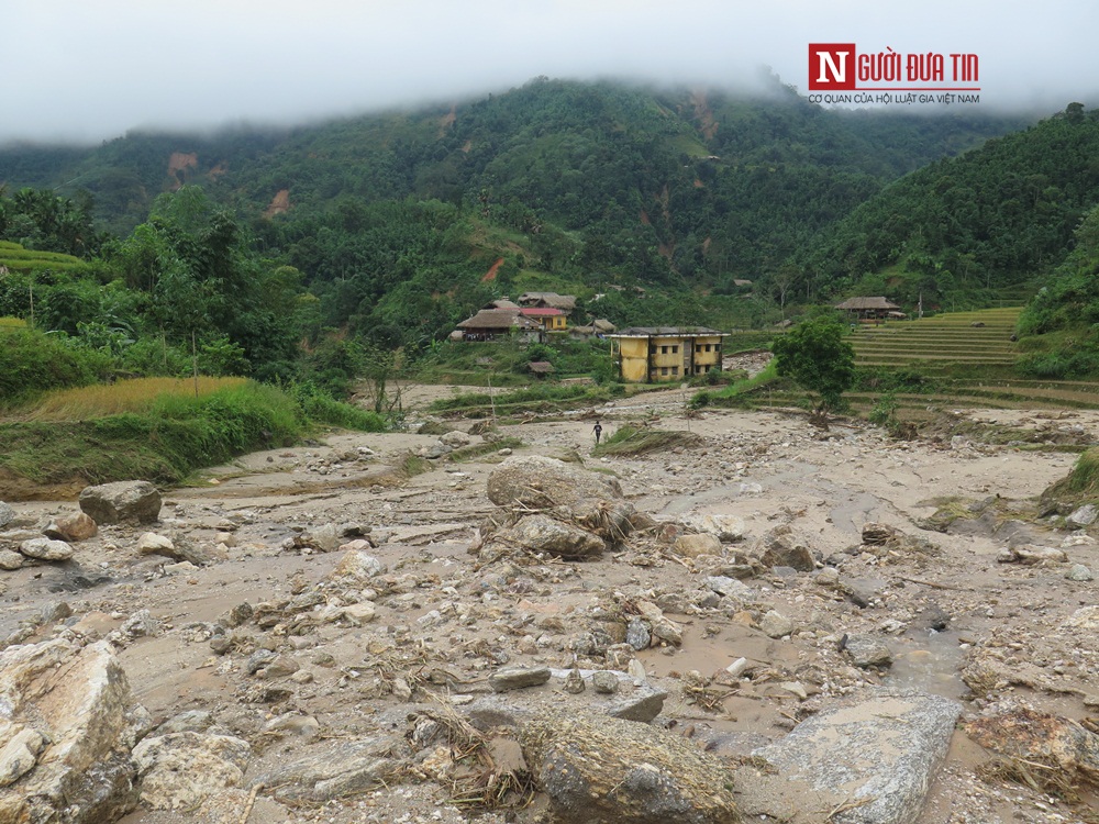 Tin nhanh - Hà Giang: Sau cơn lũ, con thơ ngơ ngác chờ cha về